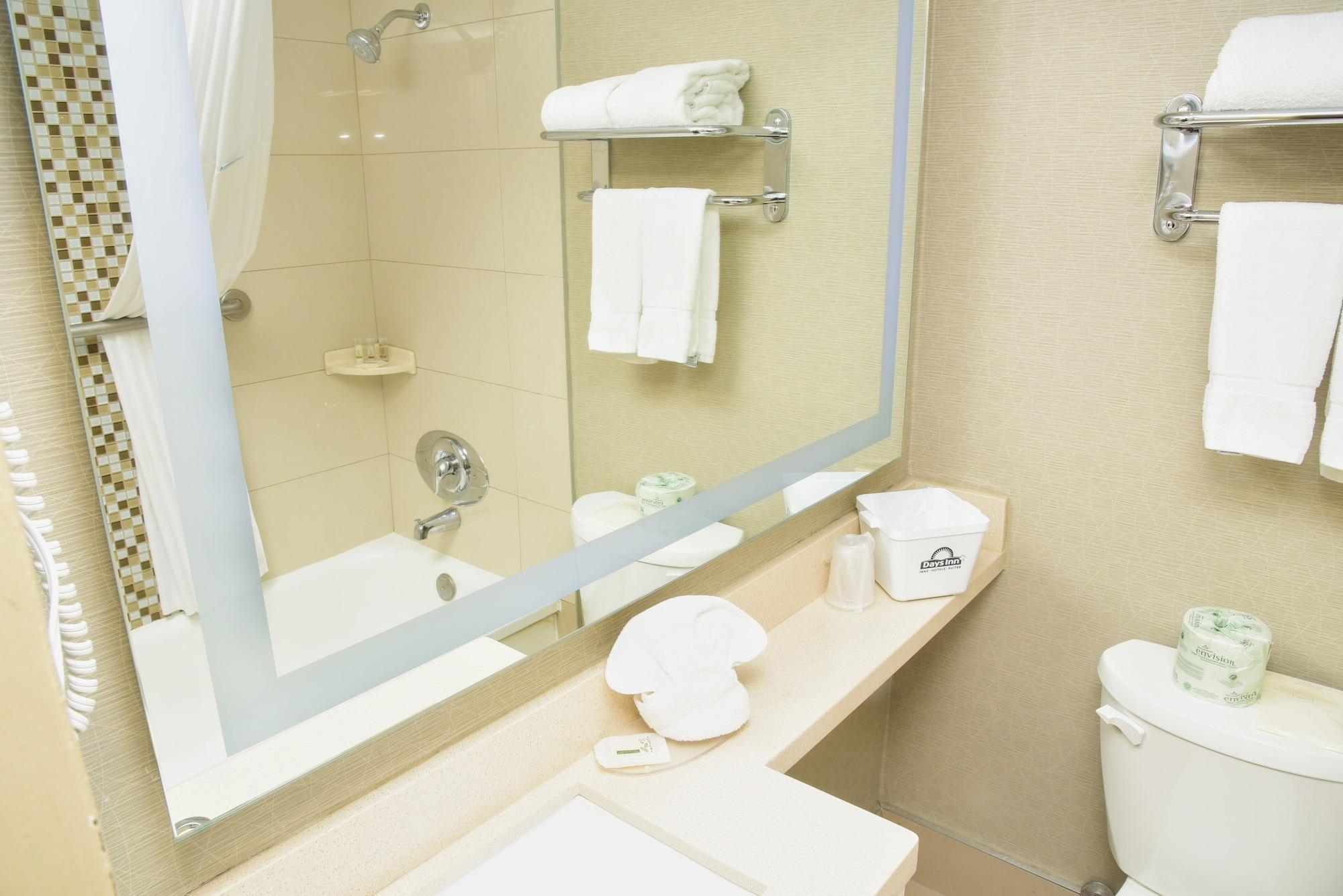Days Inn By Wyndham Ottawa Eksteriør billede
